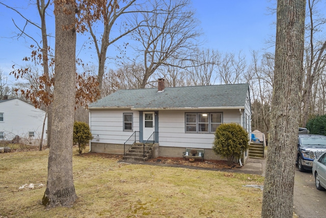 view of front of house featuring a front lawn