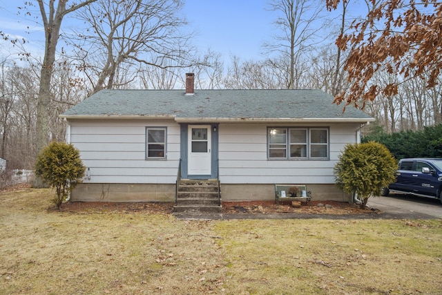 view of front of home featuring a front yard