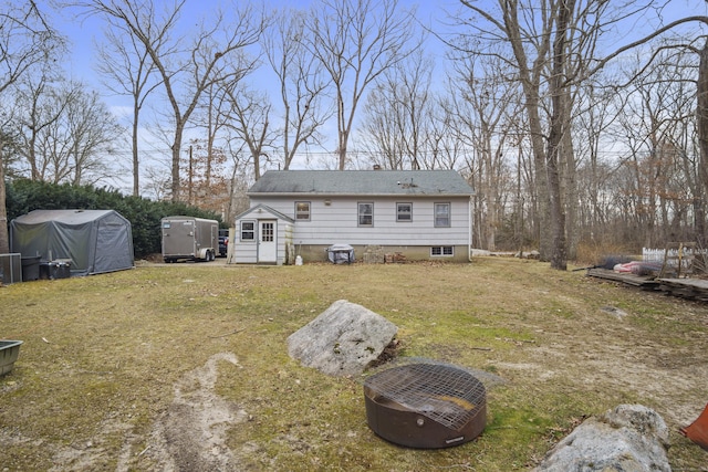 back of house featuring a yard