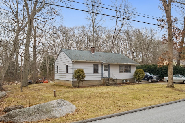 view of front of house featuring a front lawn