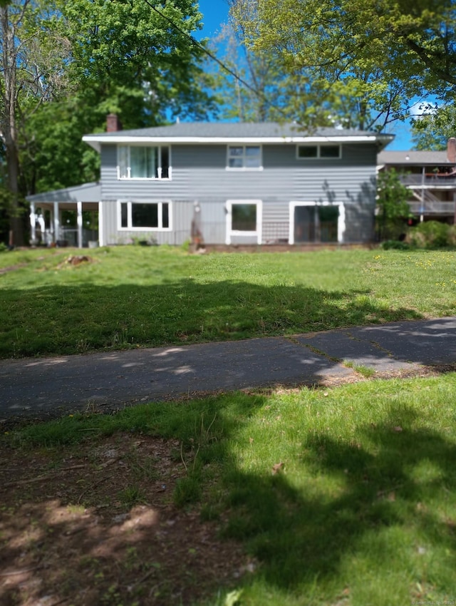 view of front of house featuring a front yard