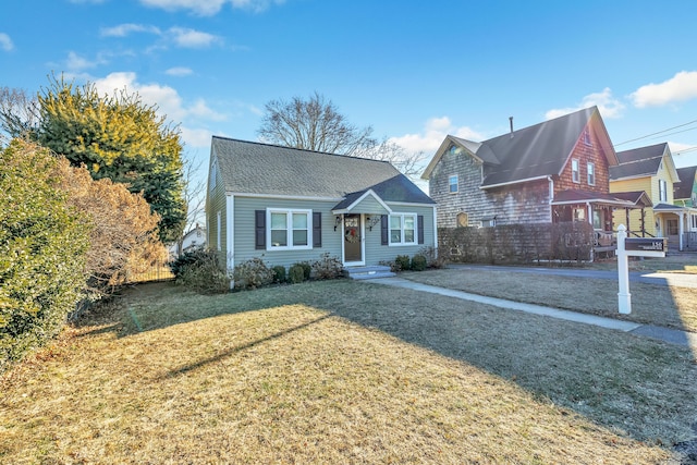 view of front of home featuring a front yard