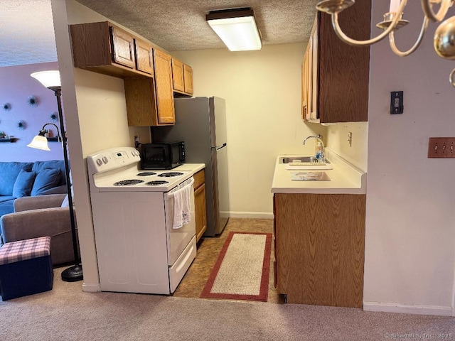 kitchen featuring carpet, a textured ceiling, sink, a notable chandelier, and electric range