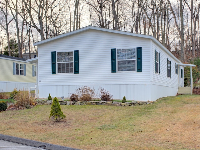 view of front of house featuring a front yard