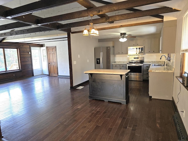 kitchen featuring sink, tasteful backsplash, a center island, dark hardwood / wood-style floors, and stainless steel appliances