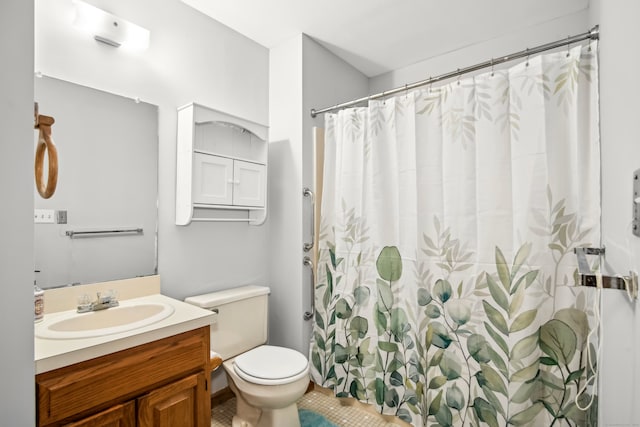 bathroom with a shower with curtain, toilet, and vanity