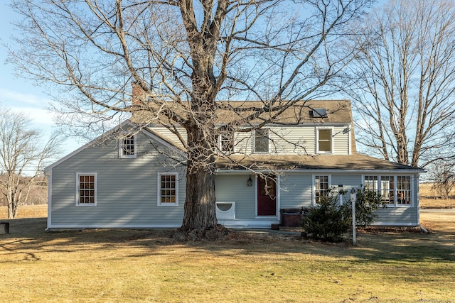 view of front of house featuring a front lawn