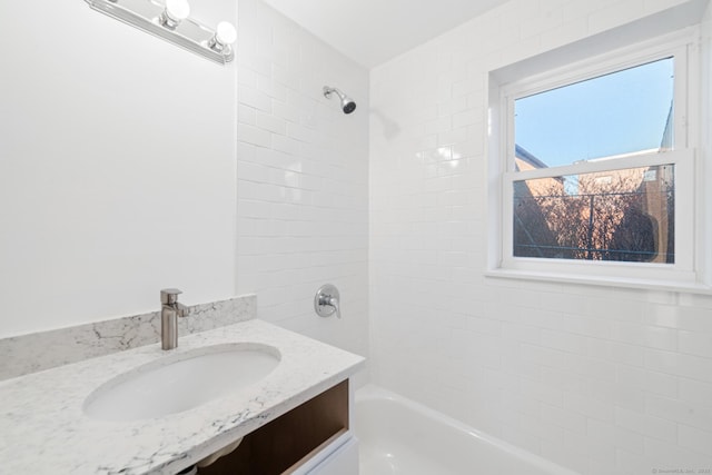 bathroom with vanity and tiled shower / bath