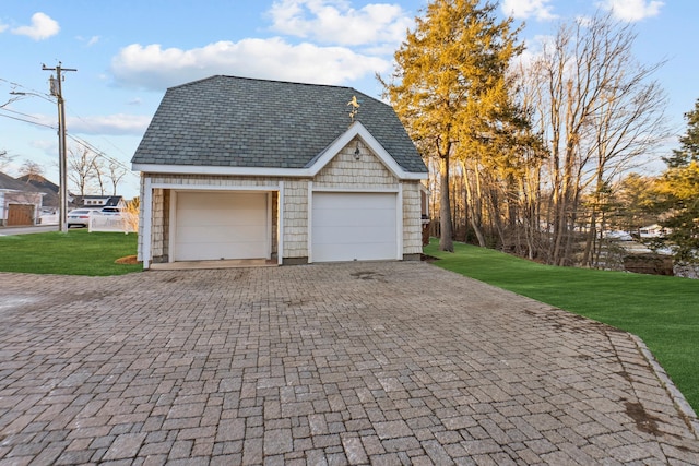 view of detached garage