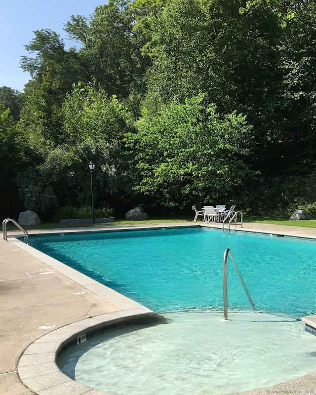 view of swimming pool