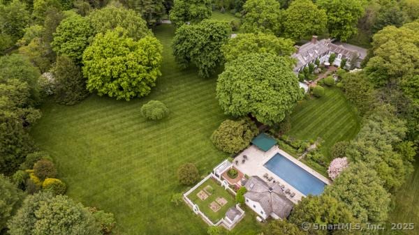 birds eye view of property featuring a rural view