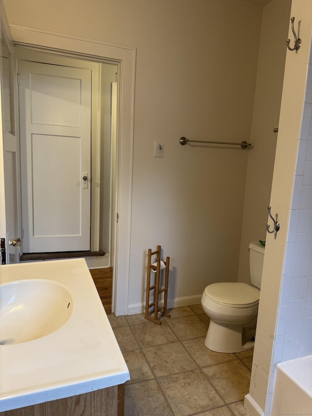 bathroom featuring vanity, toilet, and a bathing tub