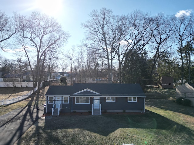 view of front facade featuring a front yard