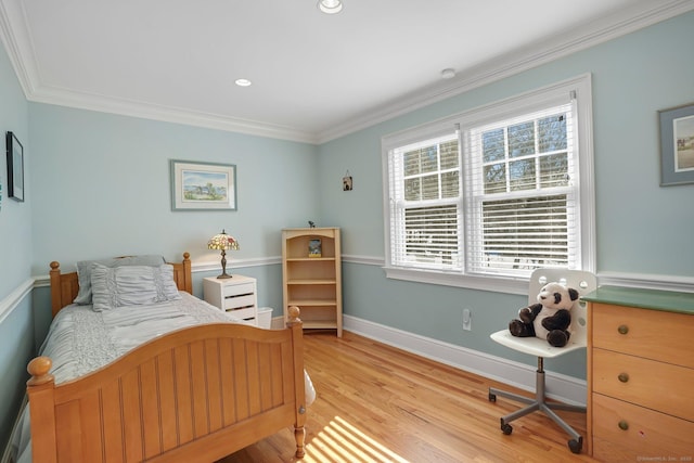 bedroom with light wood-type flooring, baseboards, ornamental molding, and recessed lighting