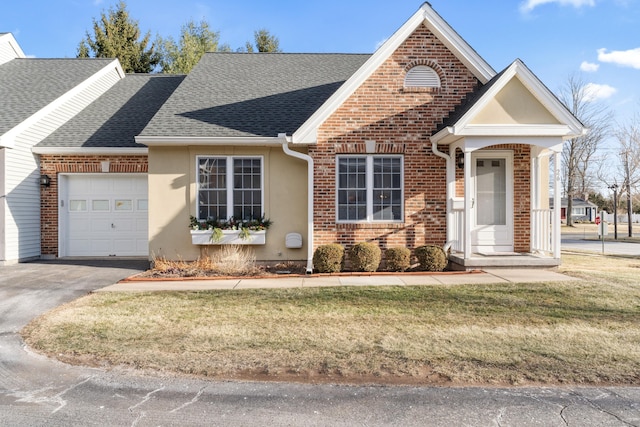 view of front of property featuring a front lawn and a garage