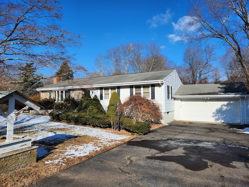 view of front of house featuring a garage