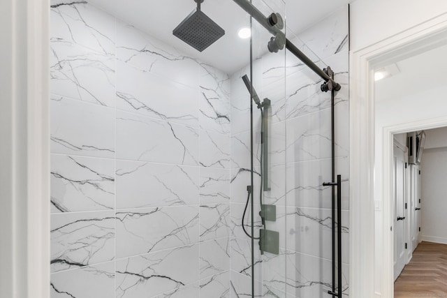 bathroom featuring a tile shower