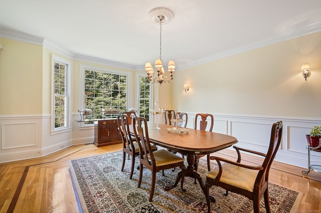 dining room with a notable chandelier and ornamental molding