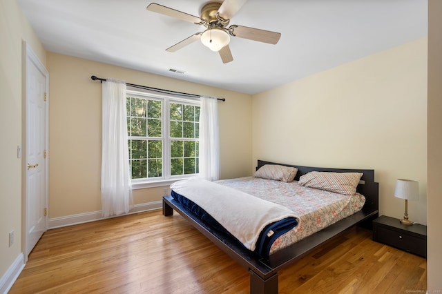 bedroom featuring light hardwood / wood-style floors and ceiling fan