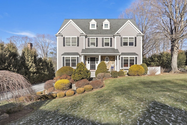 view of front of property featuring a front lawn