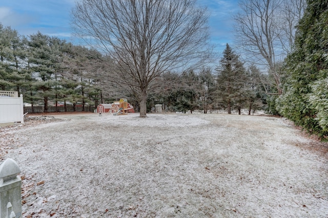 view of yard featuring a storage shed