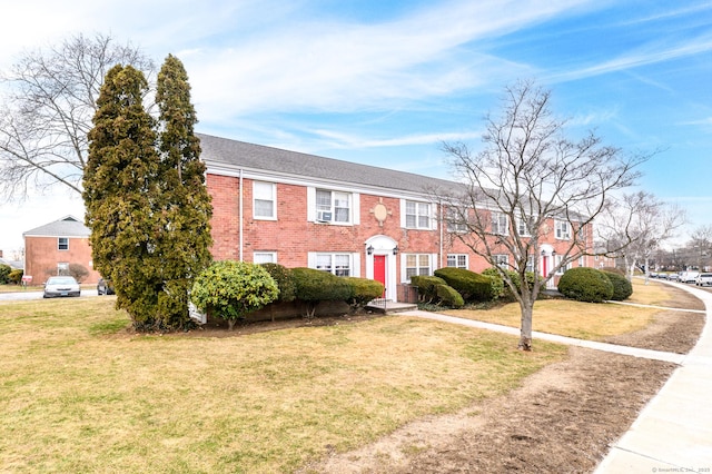 view of front of property with a front yard