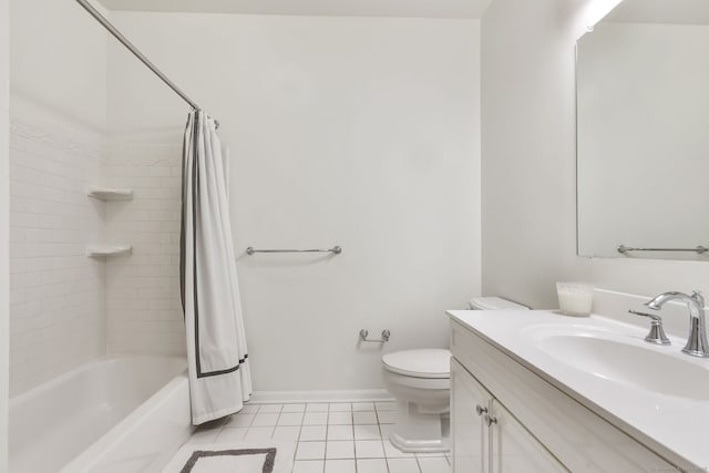 full bathroom featuring baseboards, toilet, shower / tub combo with curtain, tile patterned floors, and vanity