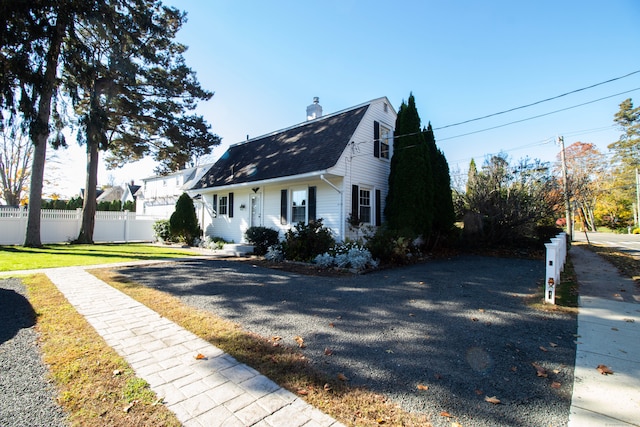 view of front of home with a front yard