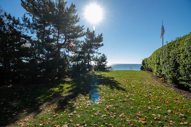 view of yard featuring a water view