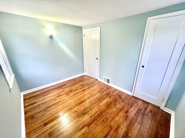 unfurnished room with light hardwood / wood-style flooring