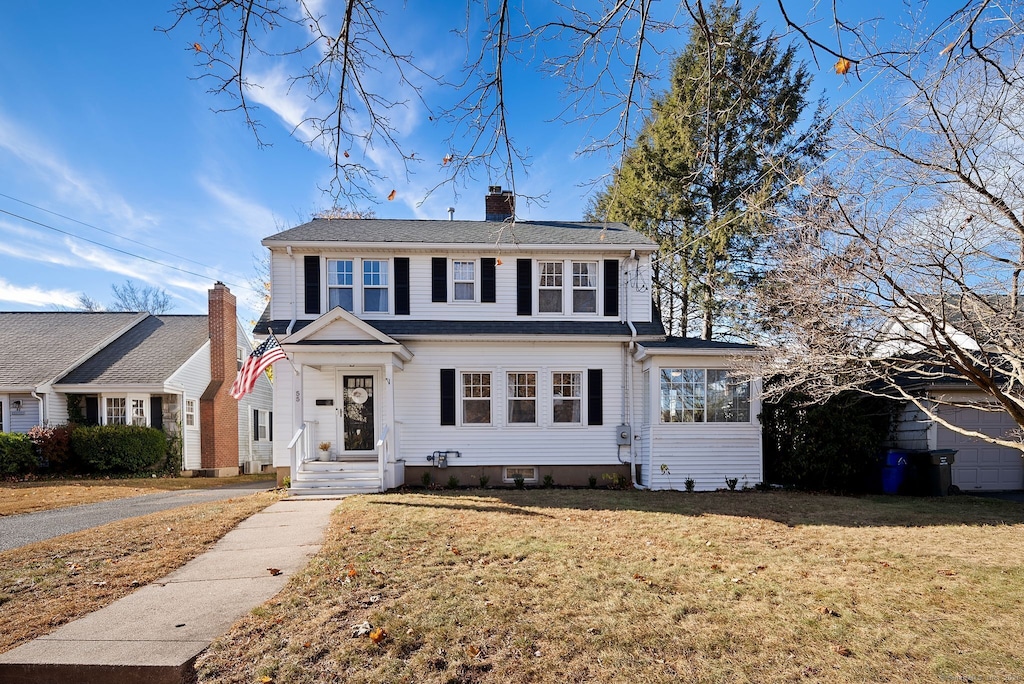 view of front of property with a front yard