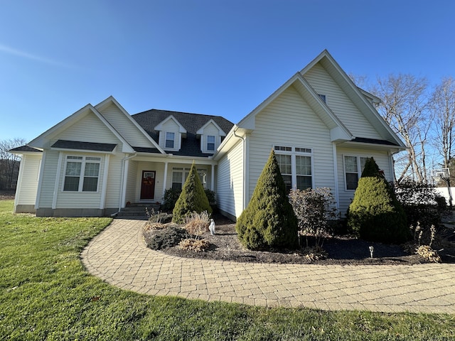 view of front of house featuring a front yard