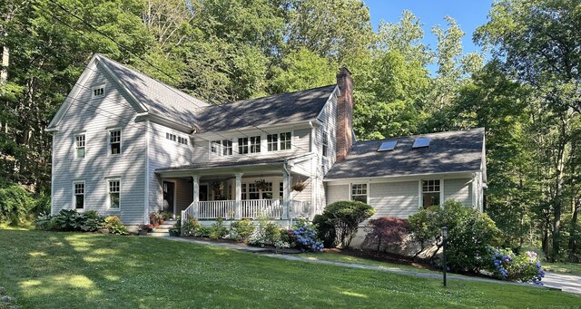 view of front facade with a porch and a front lawn