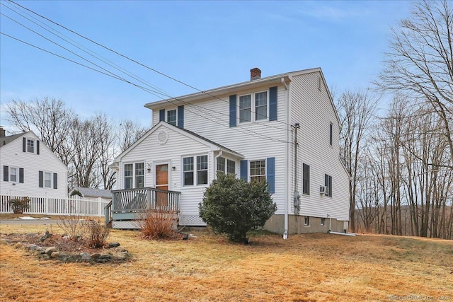 view of front of house featuring a front yard