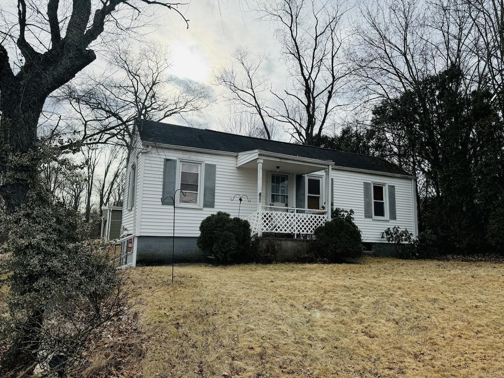 view of front facade with a front yard and a porch