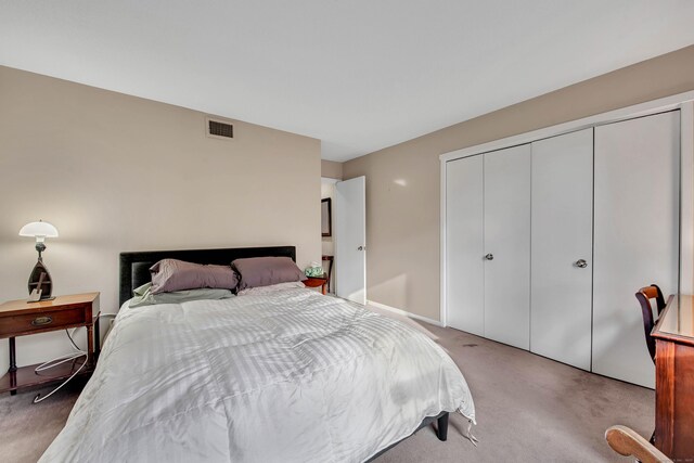 bedroom featuring carpet and a closet