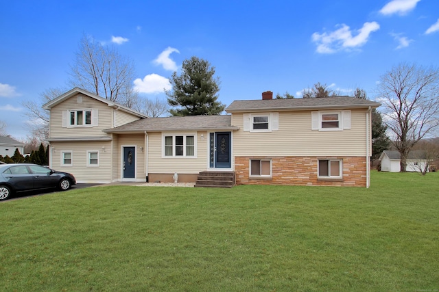 tri-level home featuring a front yard