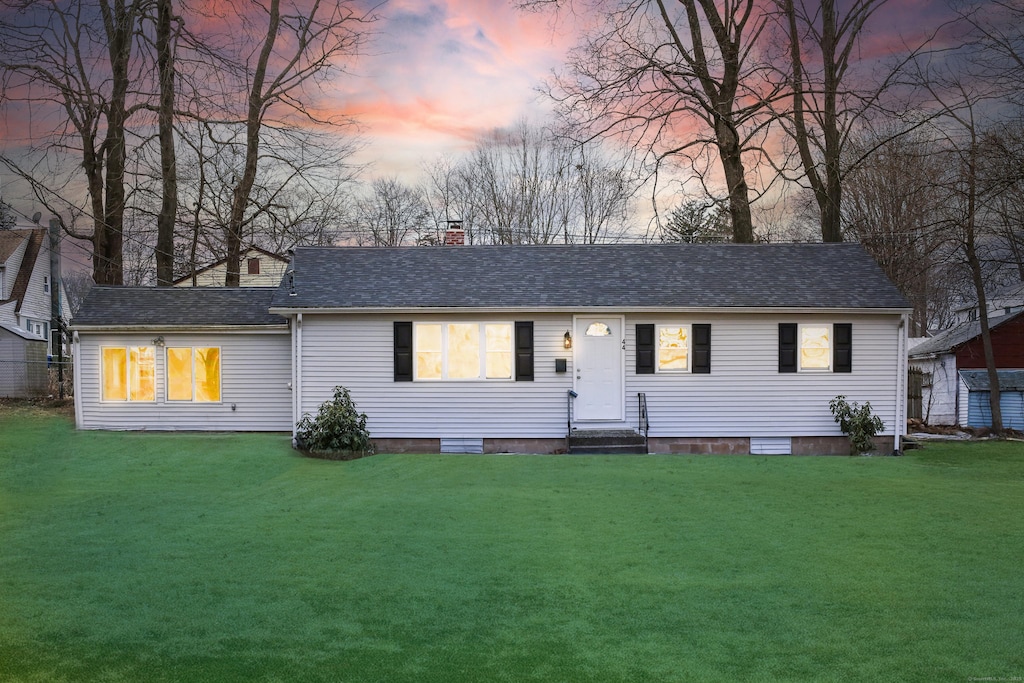 view of front of home featuring a yard