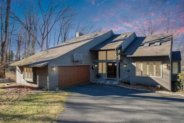 view of front facade featuring a garage