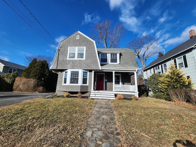 view of front of property featuring a front lawn and a porch