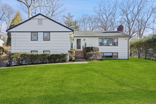 tri-level home featuring a front lawn