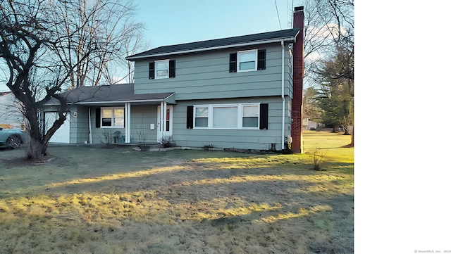 view of front facade featuring a front yard