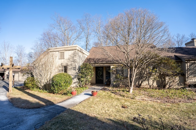 view of front of home with a front yard