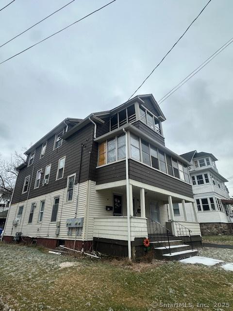 view of front of property with a front yard and covered porch