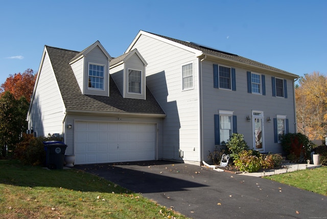 view of front facade featuring a garage