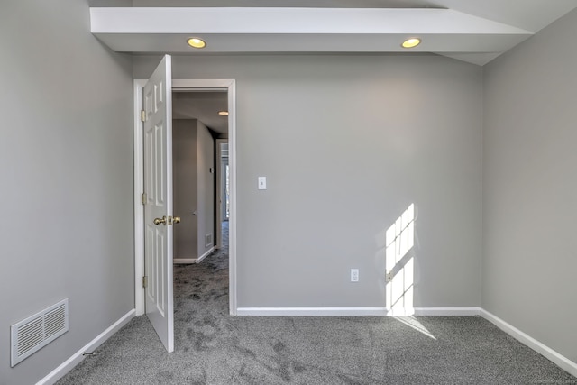 spare room featuring lofted ceiling and carpet flooring