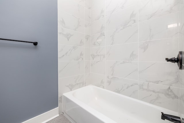 bathroom with tiled shower / bath combo