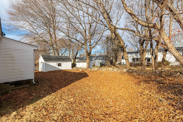 view of yard with a shed