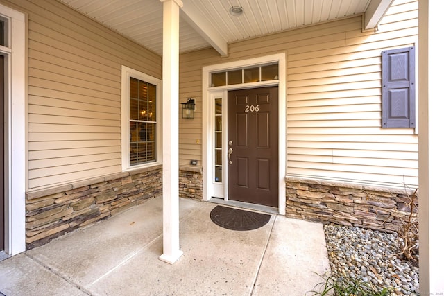 entrance to property featuring a porch