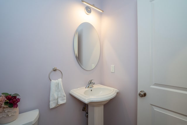 bathroom featuring toilet and sink